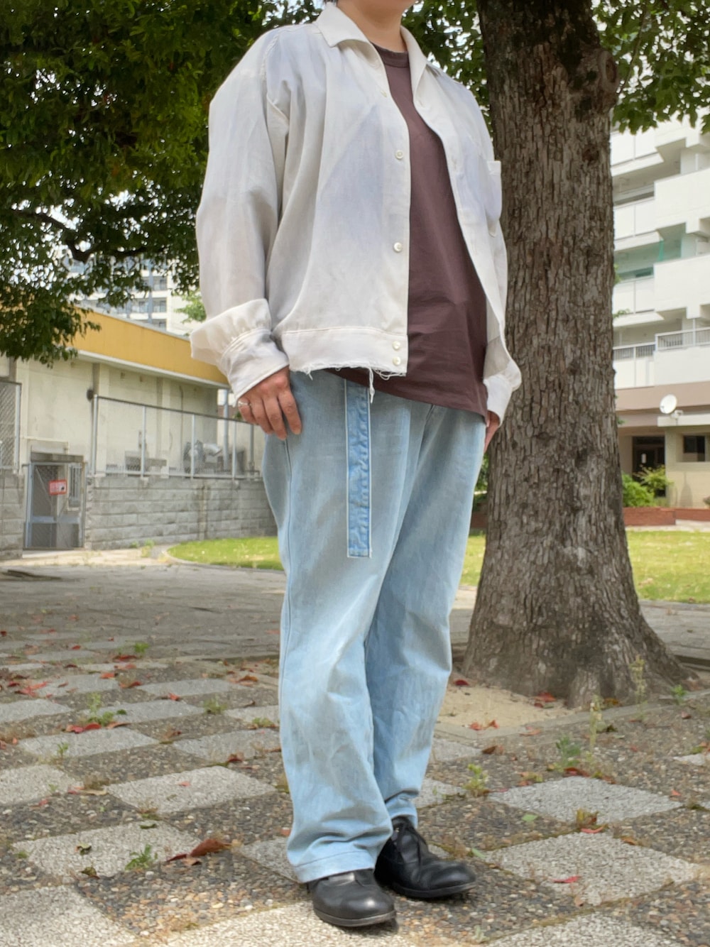 「ancellm、ブルゾン、Olde H & Daugther、SEEALL、CIOTA、ベルテッドデニム、PETROSOLAUM、レザーシューズ、mayumimurasawa、リング」｜「SEEALLのSEEALL×CIOTA（デニムパンツ、ブルー系）」を使った、SPADE25さん（レディース・167cm）の夏コーディネートの1枚目の写真