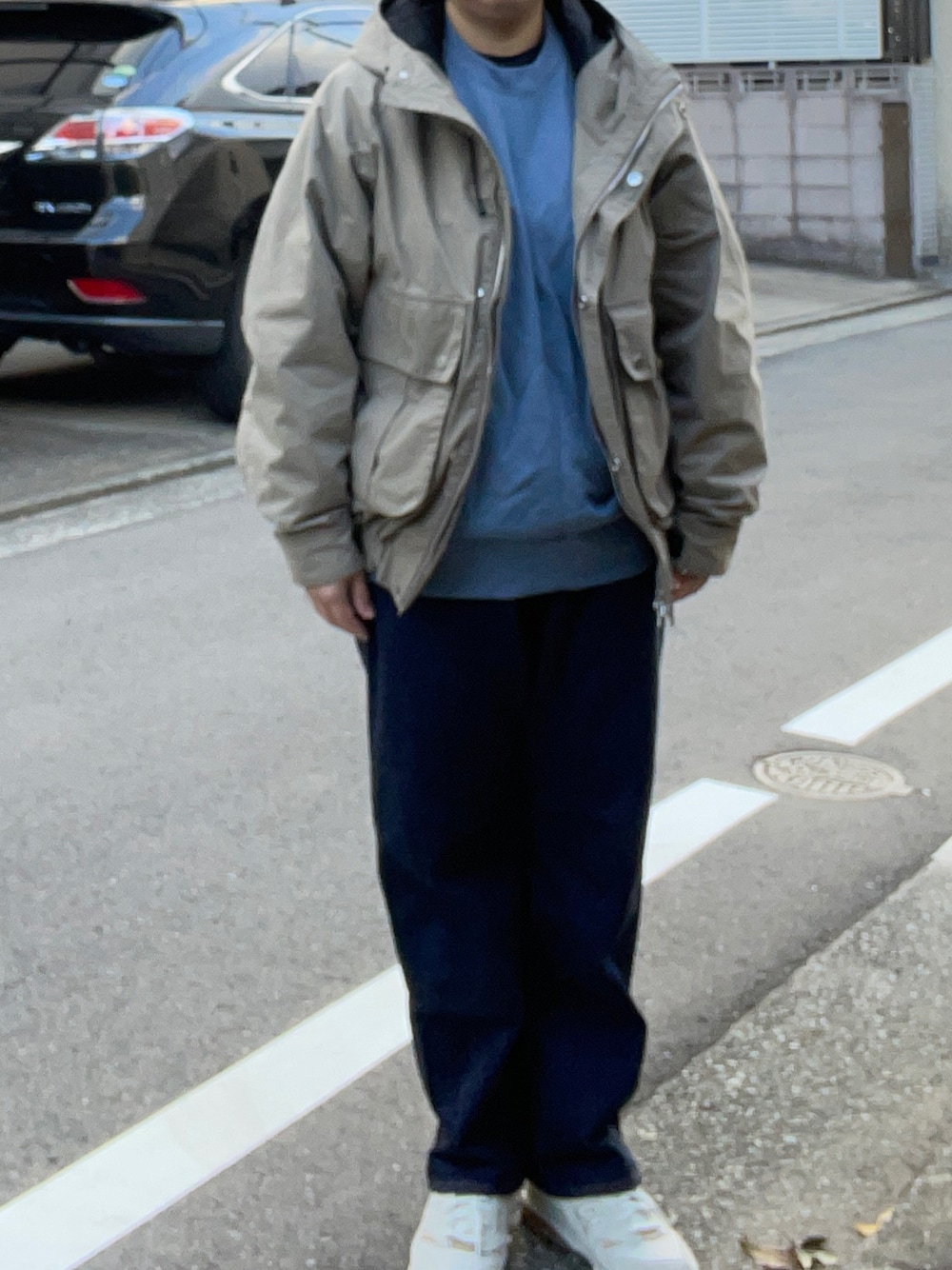 「ブルー、loopwheeler、スウェット、MARKAWARE、ハンティングジャケット、YAECA、デニムパンツ、New Balance」｜「YAECAのアイテム（デニムパンツ、ブルー系）」を使った、SPADE25さん（レディース・167cm）の冬コーディネートの1枚目の写真