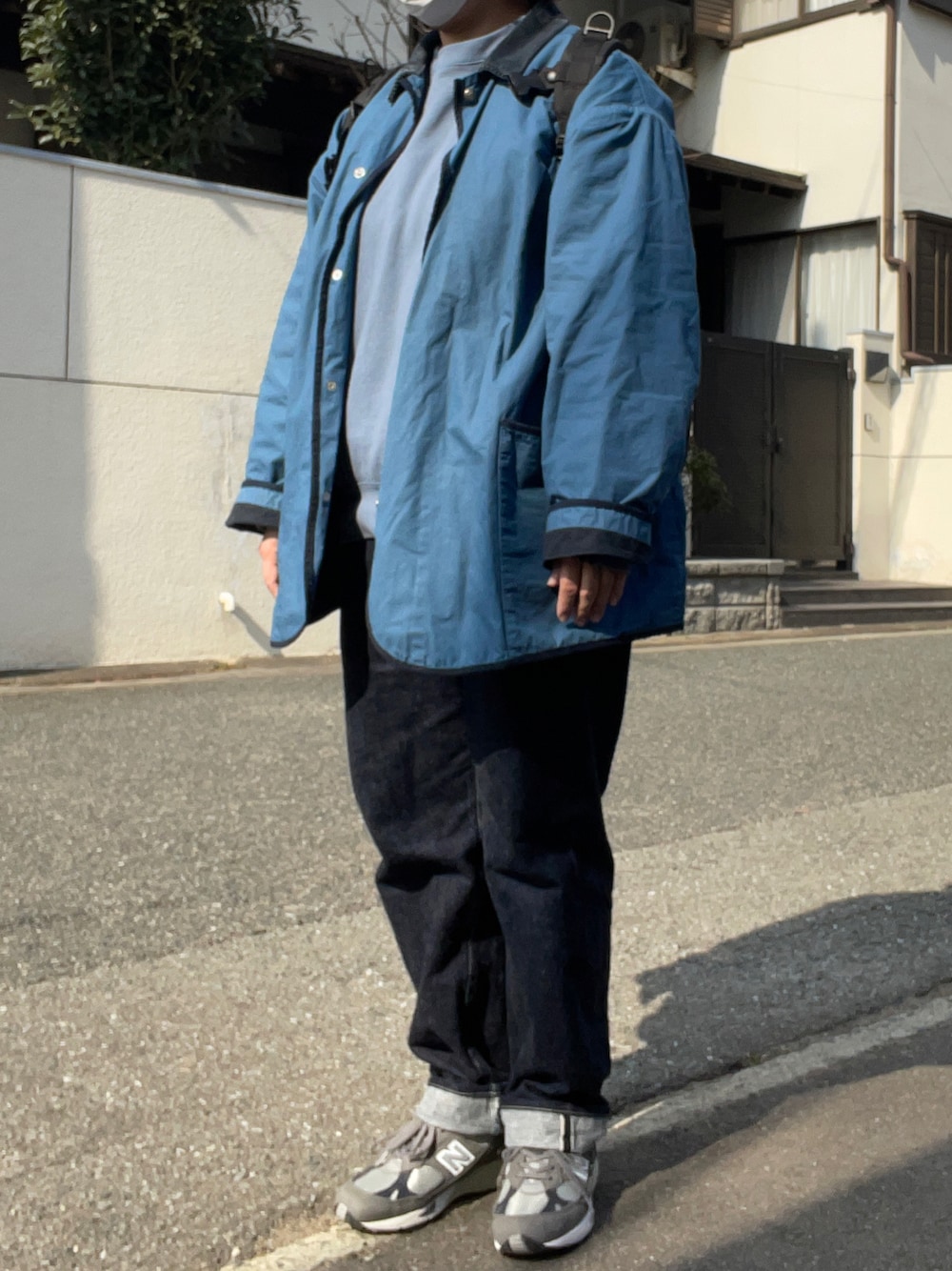 「ブルーコーデ、Porter Classic、カバーオール、loopwheeler、スウェット、TENDER Co.、インディゴデニム、Gregory、バックパック、New Balance、991」｜「PORTER CLASSICのアイテム（カバーオール、ブルー系）」を使った、SPADE25さん（レディース・167cm）の冬コーディネートの1枚目の写真