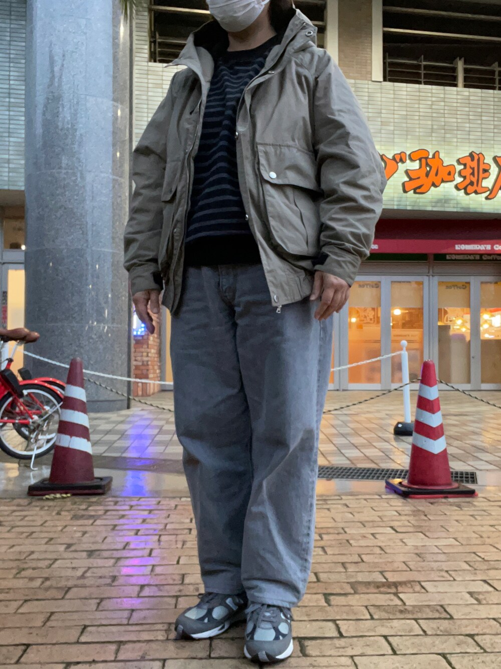 「グレージュ、MARKAWARE、ハンティングジャケット、loopwheeler、ボーダー、ロンT、CIOTA、グレーデニム、New Balance、991」｜「CIOTAのCIOTA / シオタ：インディゴ スビンコットン 13,5oz ワイドテーパードデニム：NPTM-6RF-LGR[STD]（デニムパンツ、グレー系）」を使った、SPADE25さん（レディース・167cm）の冬コーディネートの1枚目の写真