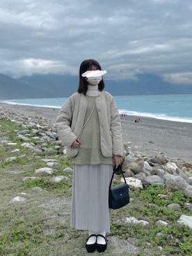 「海」｜「アイテム（バレエシューズ）」を使った、小吳さん（レディース・165cm）の春コーディネート