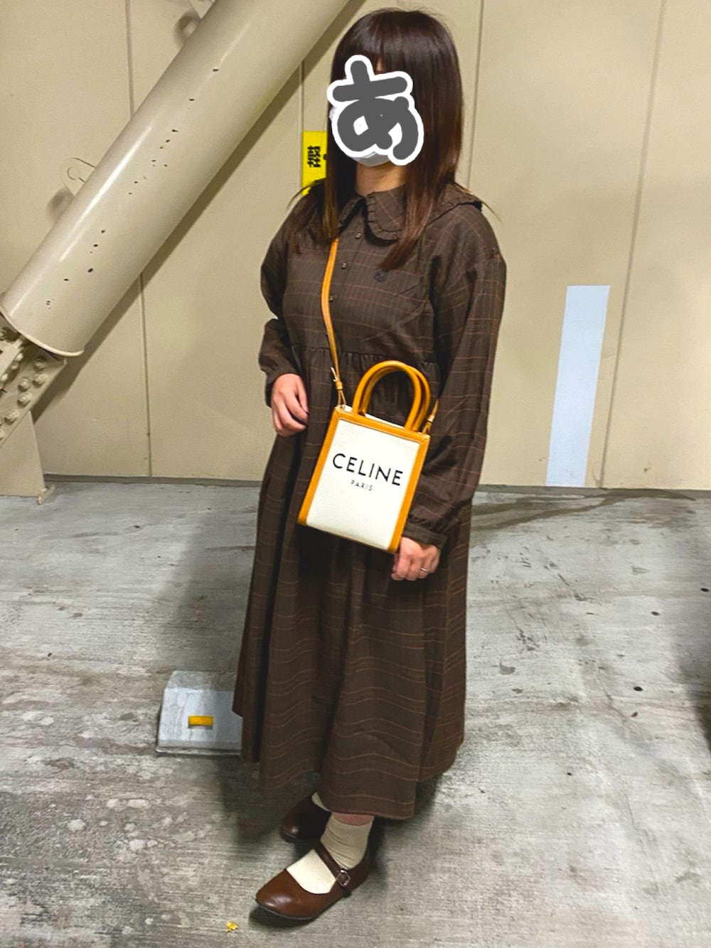 「だから秋服が好き、休日コーデ、チェック、merry jenny、ワンピース、CELINE、ママコーデ、ブラウン、バレエシューズ、秋服準備はじめました」｜「SVECのカンフーシューズ /  SVEC シュベック kung fu Shoes（バレエシューズ、ブラウン系）」を使った、小屋さん（キッズ・90cm）の秋コーディネートの1枚目の写真