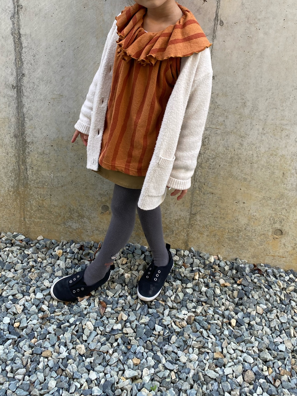「MARKEY'Sのアイテム（トップス、ブラウン系）」を使った、aiaoriさん（キッズ・110cm）の冬コーディネートの1枚目の写真