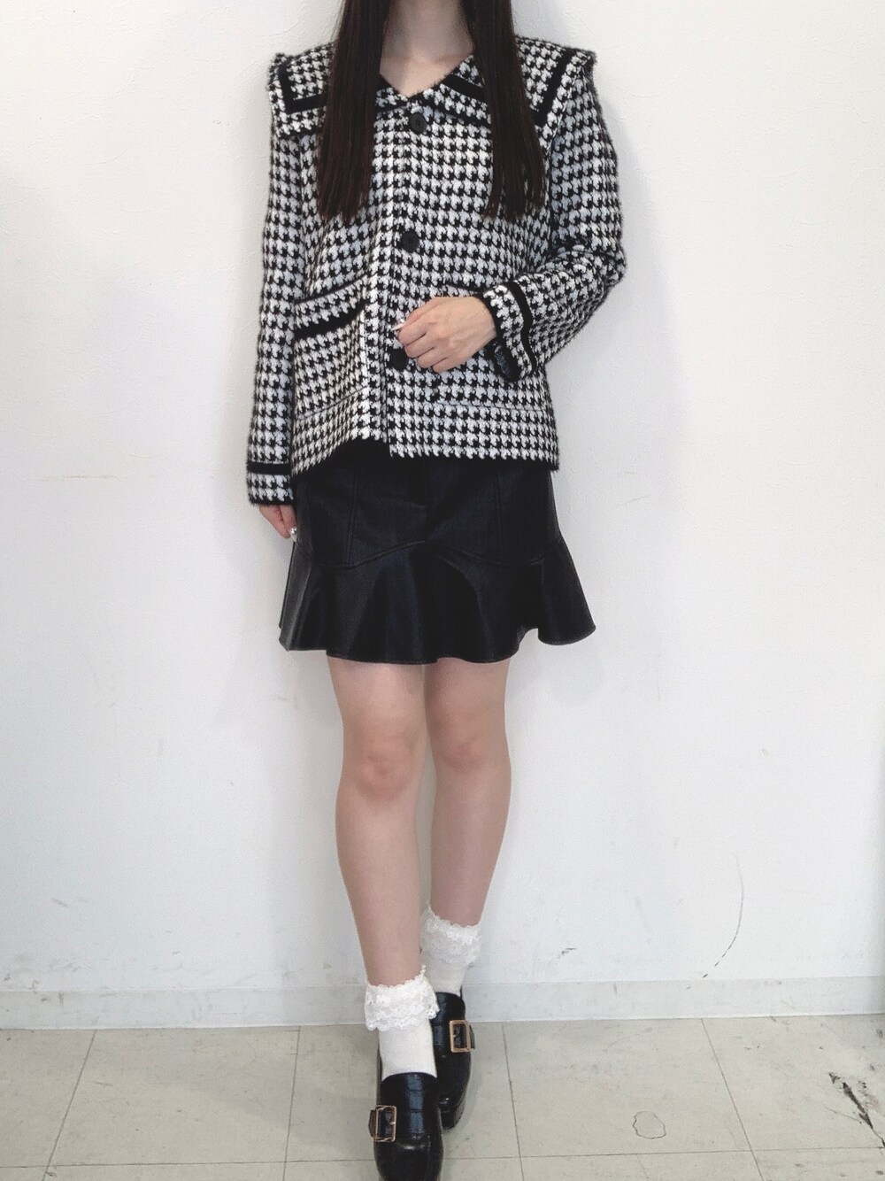 「titty&Co.、titty&co.PETIT、ジャケット、チドリ柄、ミニスカート、ローファー」｜「titty＆Co. PETITのアイテム（ジャケット/アウター、その他）」を使った、yuka🐰さん（レディース・161cm）の秋コーディネートの1枚目の写真