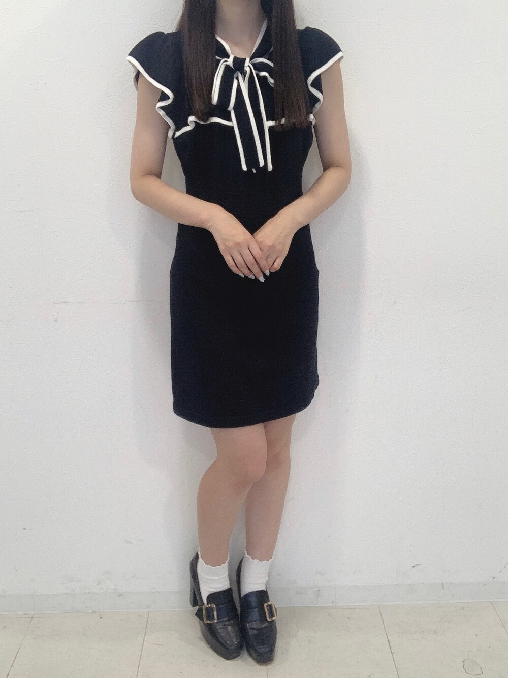 「titty&Co.、ノースリーブニット、ノースリーブワンピース、ローファー、ニットワンピース」｜「TITTY&CO.のバイカラータイニットワンピース（ワンピース、ブラック系）」を使った、yuka🐰さん（レディース・161cm）の夏コーディネートの1枚目の写真