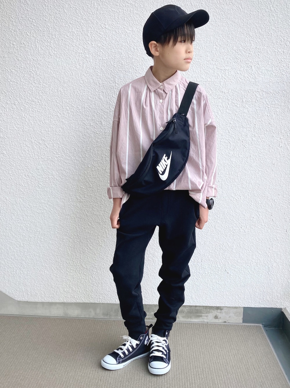 「春服みてみて、春コーデ、キッズコーデ、小学生、カジュアル、きれいめカジュアル、シャツスタイル、スウェット、スウェットパンツ、スニーカー、キャップ、UNIQLO、コンバース、NIKE、Y-3」｜「ADAM ET ROPE'のアイテム（シャツ/ブラウス、ピンク系）」を使った、kaoruさん（キッズ・140cm）の春コーディネートの1枚目の写真