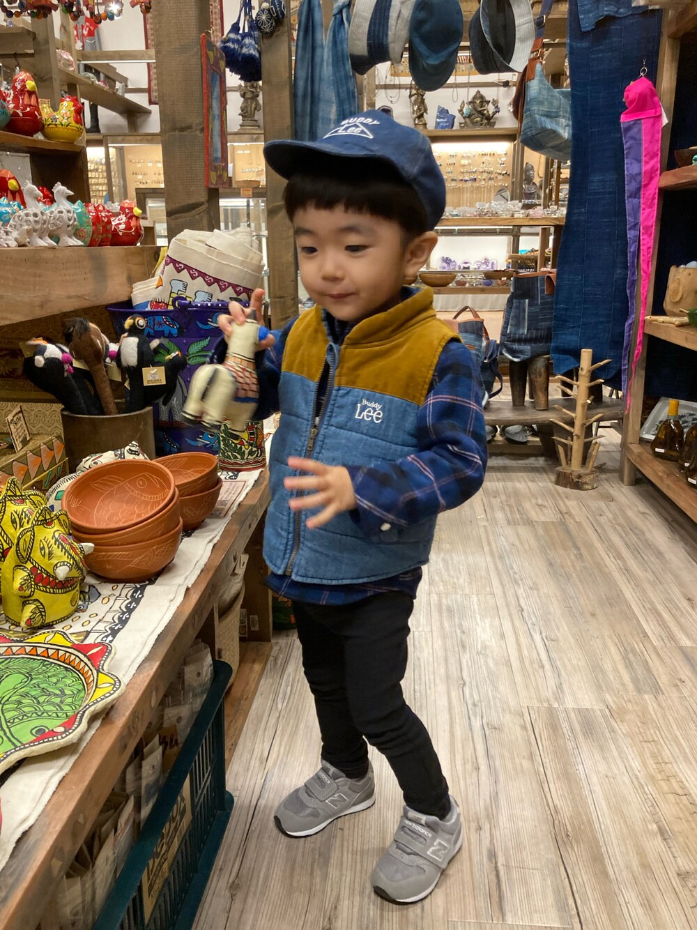 「Leeのアイテム（キャップ、ブルー系）」を使った、mosdefさん（キッズ・90cm）の秋コーディネートの1枚目の写真