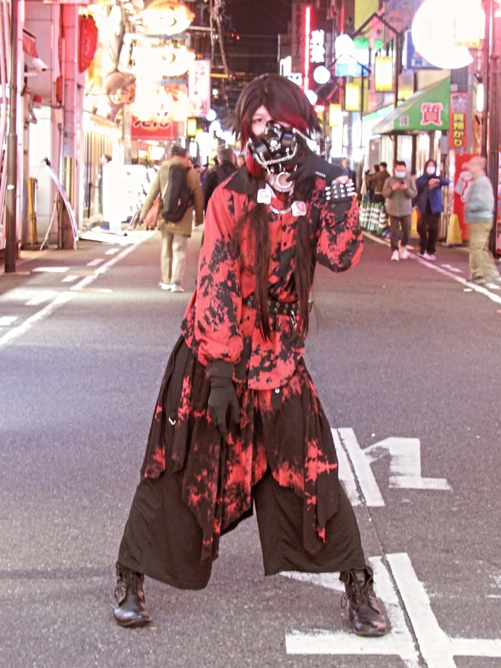 「street、streetsnap、ファッションを楽しもう、コーデ、ストリートコーデ、ストリートスナップ、スナップ、原宿、ファッション、ストリートファッション、ファッションコーデ、punk、Steampunk、ゆるコーデ、streetfashion」｜「no brandのACDC RAG（パンツ、その他）」を使った、Enari Kenさん（メンズ・175cm）の冬コーディネートの1枚目の写真