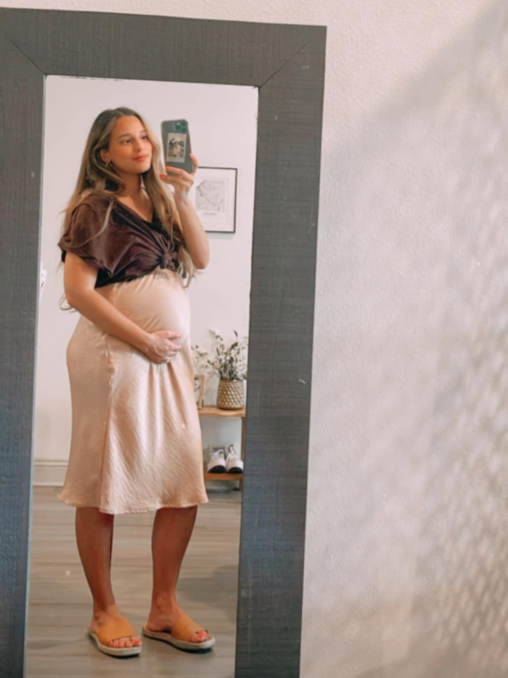 「BROWN、Cream、skirt、sandals、top、ootdtw、ootd、pregnancy、spring、springstyle、STYLE」｜「Targetのアイテム（シューズ、ブラウン系）」を使った、Stephanieさん（レディース・157cm）の春コーディネートの1枚目の写真