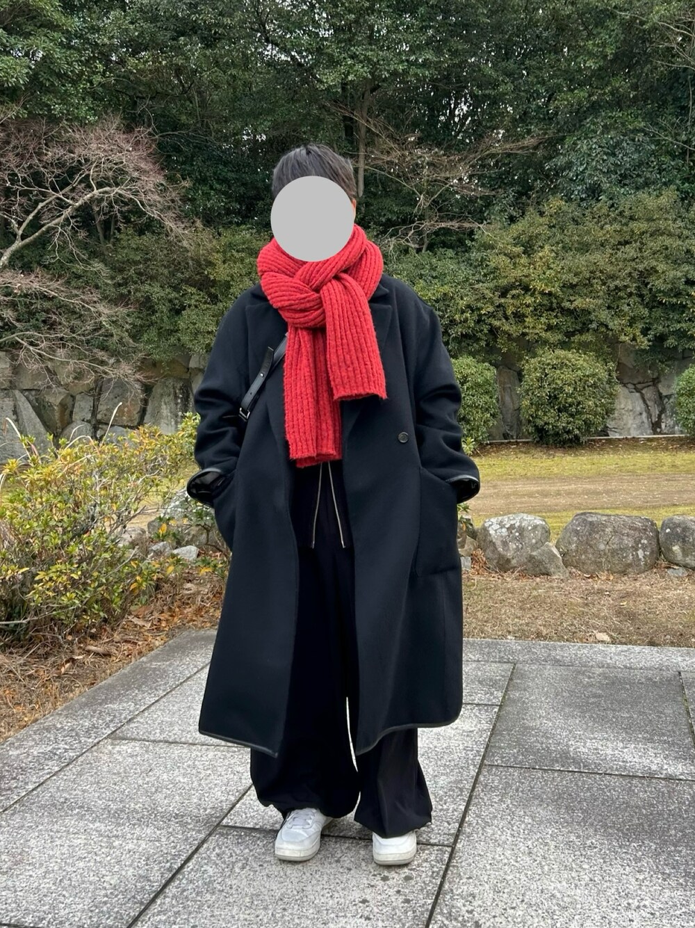 「マフラーぐるぐる、マフラー、メンズファッション、低身長、低身長コーデ、158cm、158cmコーデ、冬コーデ」｜「un/neuのリブニットビッグストール / 大判ストール / マフラー（マフラー、レッド系）」を使った、_eito_さん（メンズ・157cm）の冬コーディネートの1枚目の写真