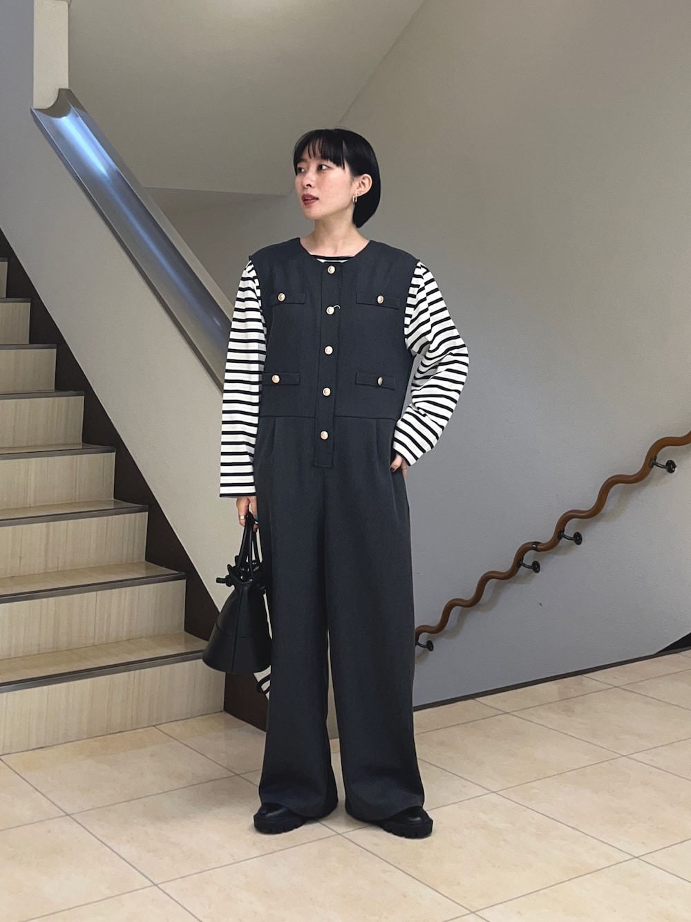 「きれいめカジュアル、オールインワン、オケージョン、キレイめコーデ、ボーダー、ボーダートップス、春コーデ、大人カジュアル、低身長コーデ、シンプルコーデ、グレー、グレーコーデ、入学式、卒業式、入園式」｜「fredy emueのジャケットデザインオールインワン（つなぎ/オールインワン、グレー系）」を使った、スダサチカさん（レディース・155cm）の冬コーディネートの1枚目の写真