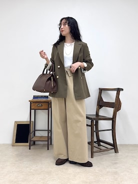 「アイテム（チノパンツ）」を使った、スダサチカさん（レディース・155cm）の秋コーディネート