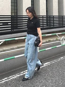 「fredy emue（フレディエミュ）の【LACOSTE/ラコステ】ワンポイントリブポロシャツ（ポロシャツ、ブラック系）」を使った、スダサチカさん（レディース・155cm）の春コーディネート