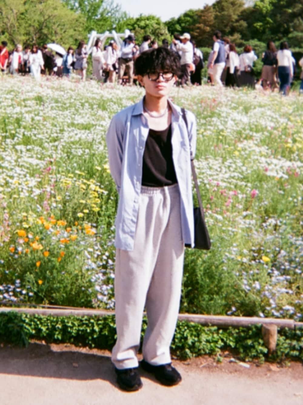 「サングラス、スエットパンツ、春夏コーデ、今日のコーデ、大人カジュアル、きれいめカジュアル、ラフコーデ、メンズファッション、休日コーデ、GU、UNIQLO、プチプラコーデ、ゆるコーデ、シンプルスタイル、シンプル」｜「NEW BALANCEの90/60（スニーカー、ブラック系）」を使った、makuroyoko3さん（メンズ・165cm）の夏コーディネートの1枚目の写真