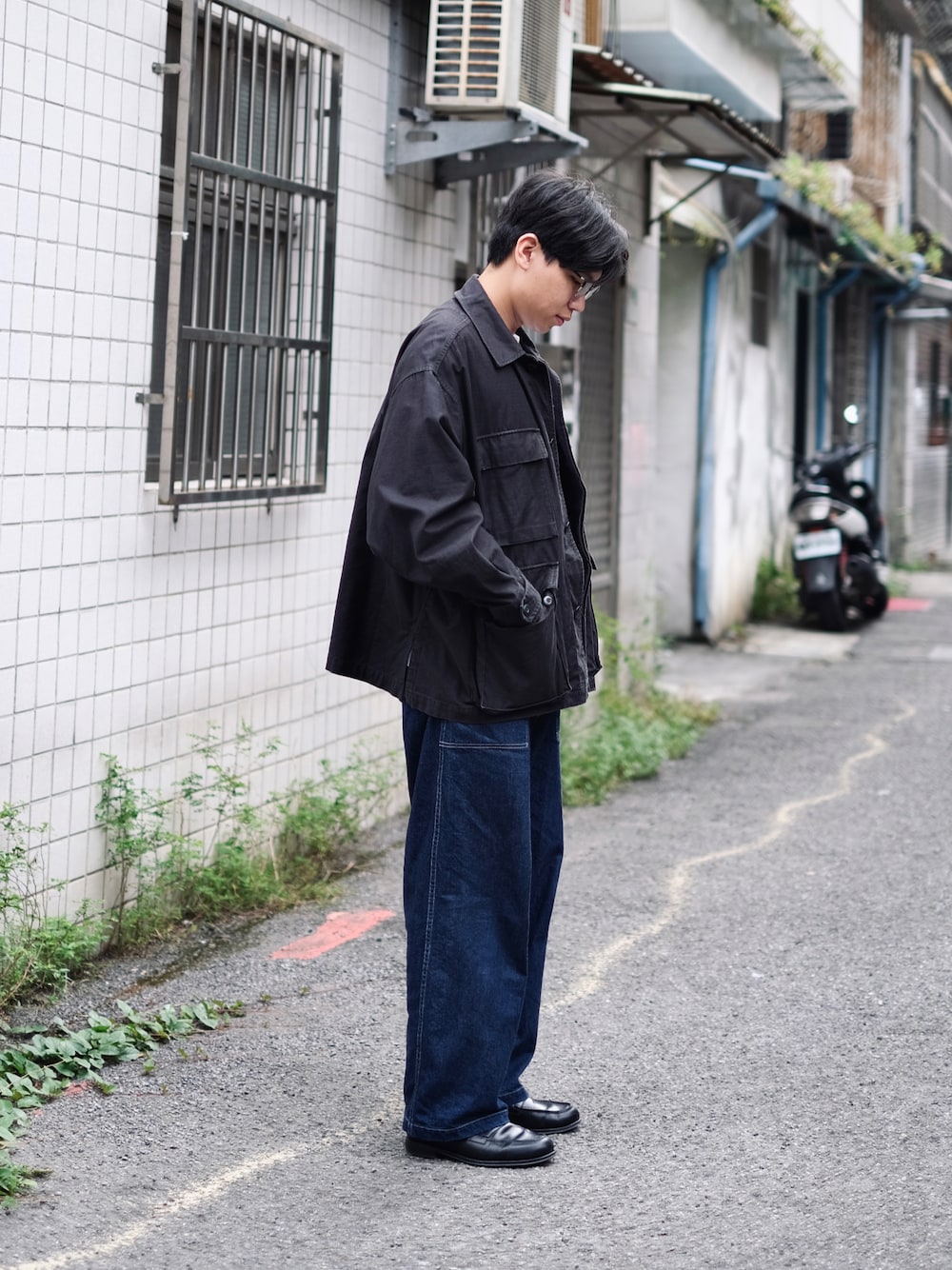 「秋コーデ、今日のコーデ、ootd、ootdtw、BDU、BDUジャケット、デニム、デニムパンツ、ローファー、UNIQLO U、シンプル、メンズコーデ、おしゃれさんと繋がりたい、シンプルコーデ、cleanfit」｜「BEAMSのBEAMS / 3WAY BDU ブルゾン（ブルゾン、ブラック系）」を使った、Kさん（メンズ・174cm）の秋コーディネートの1枚目の写真