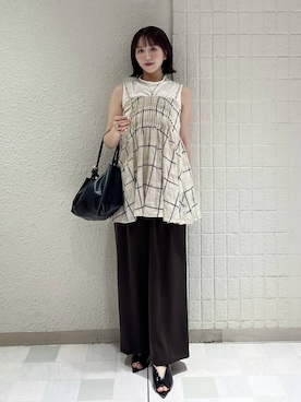「A part by（アパートバイ）の【Sサイズ展開・洗える】イージーストレートパンツ（スラックス、ブラウン系）」を使った、maika10008さん（レディース）の夏コーディネート