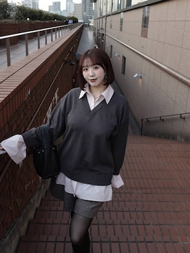 「mysty woman（ミスティウーマン）のシャツドッキングハイゲージニット　656084（ニット/セーター、グレー系）」を使った、maika10008さん（レディース）の春コーディネート