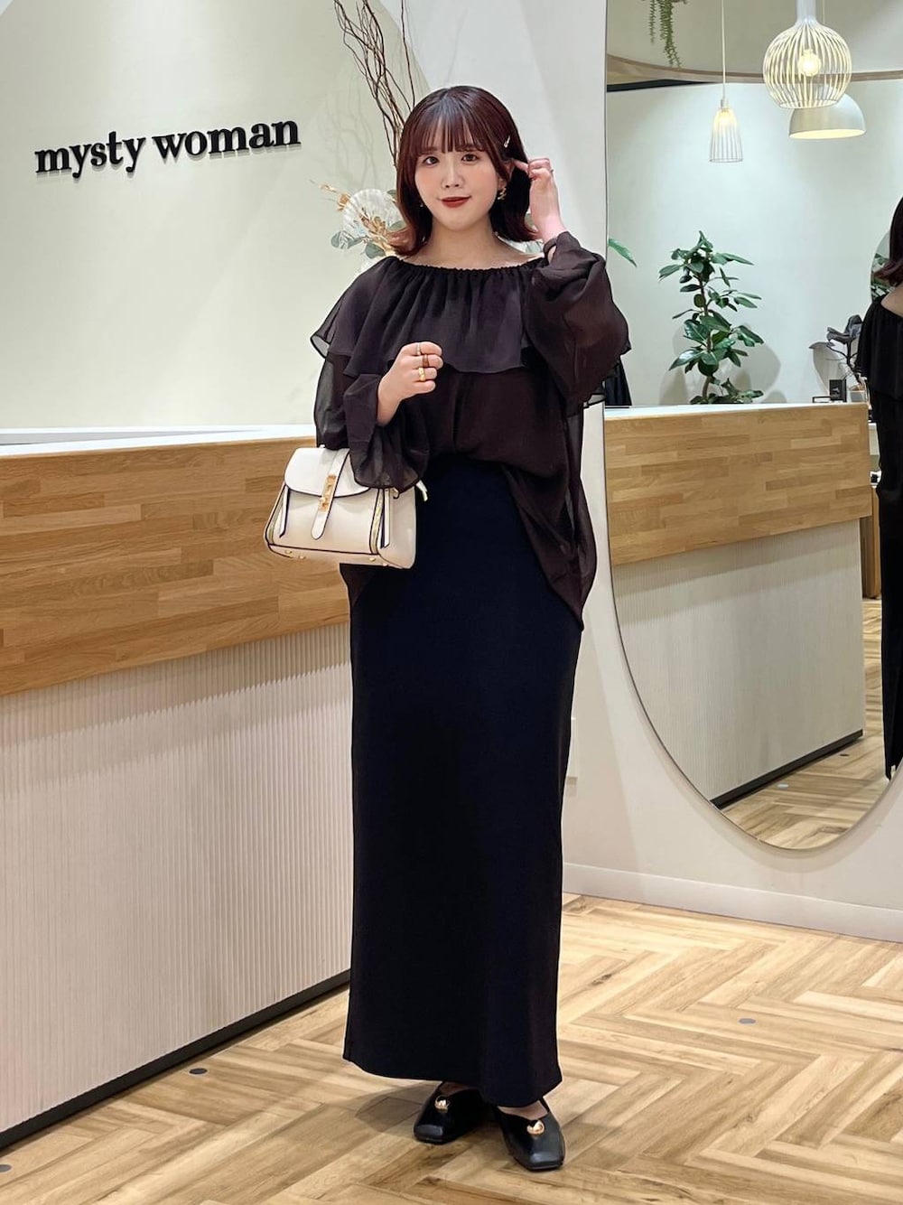 「きれいめ、着痩せ・細見え、ベーシック/シンプル、骨格ストレート、mysty woman、着痩せ、体型カバー、大人カジュアル、秋コーデ」｜「mysty womanの［追加1］カナグミニショルダーBAG　495426（ショルダーバッグ、ホワイト系）」を使った、maika10008さん（レディース・158cm）の夏コーディネートの1枚目の写真