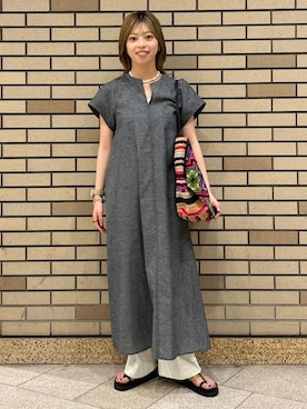 「アイテム（かごバッグ、レッド系）」を使った、福西さん（レディース・160cm）の夏コーディネート