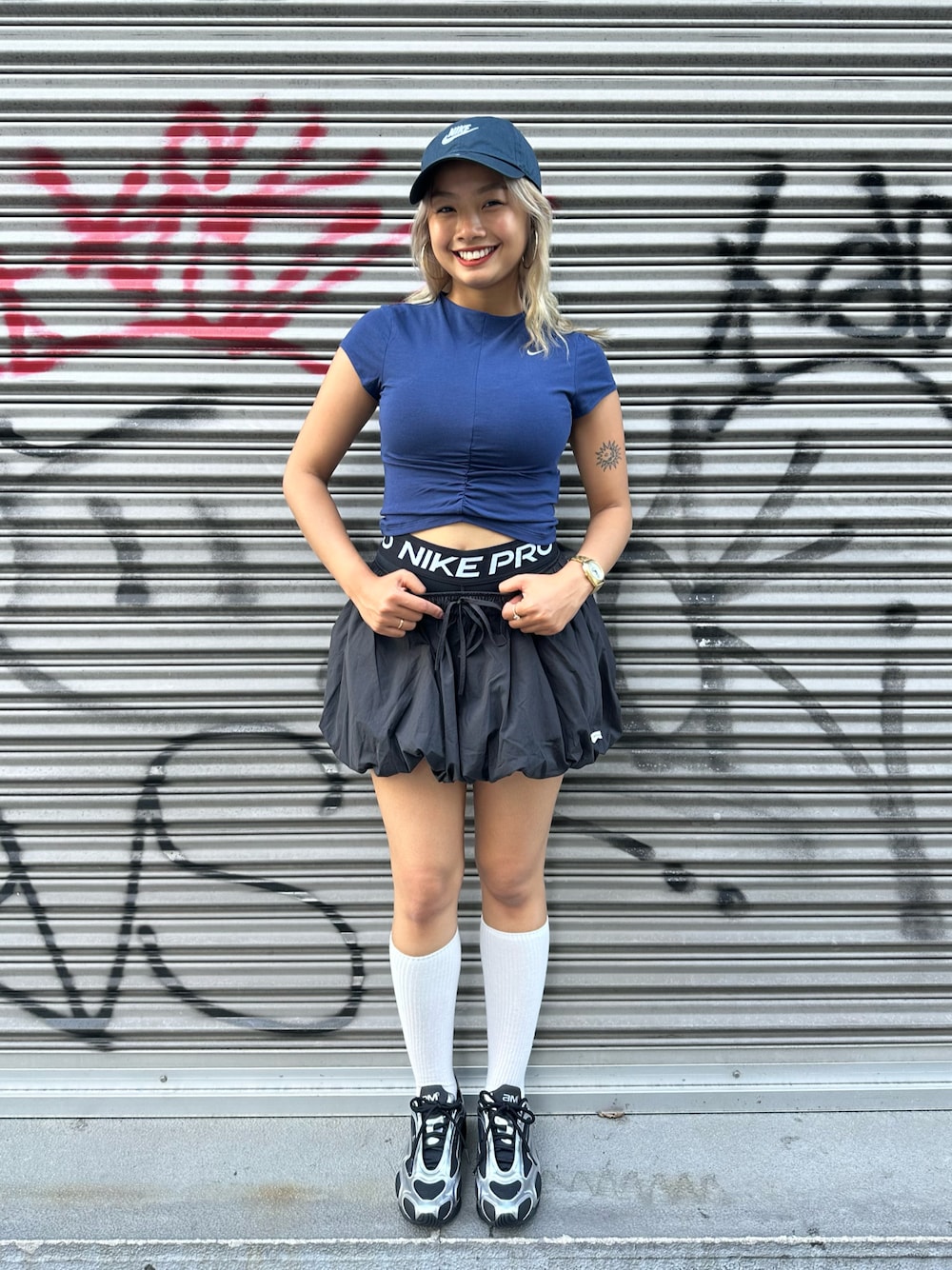 NIKEのアイテムを使った「バルーンスカート」の人気ファッション