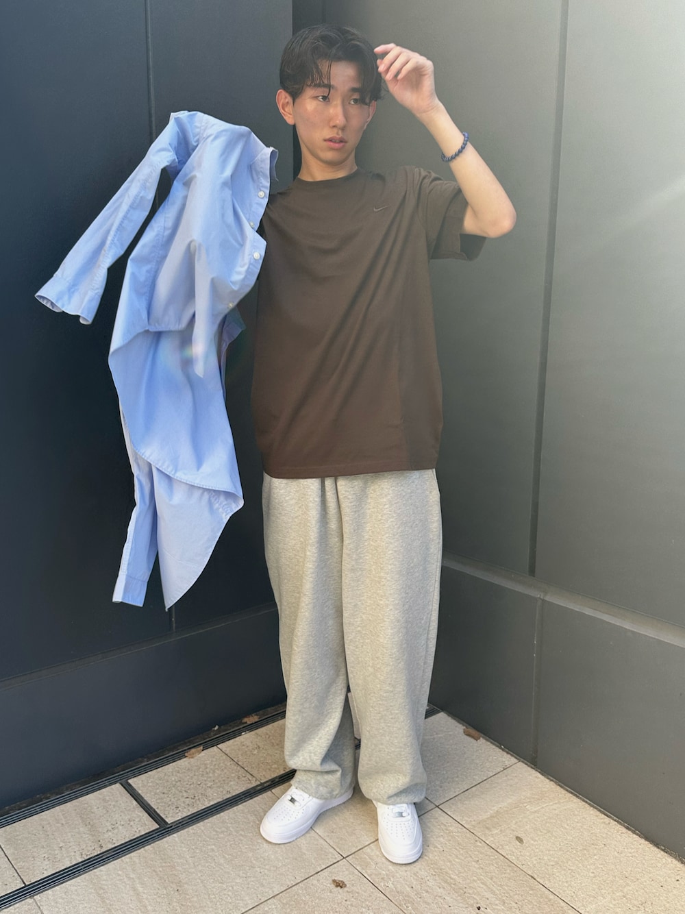 NIKEのTシャツ/カットソー（ブラウン系）を使ったメンズ人気