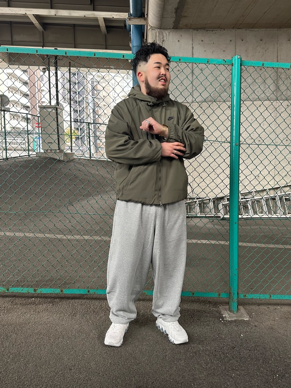 コーデ売り NIKEセット リメイクパンツ トラックジャケットAIR MAX NIKEのパンツを使った「トラックジャケット」の人気ファッション