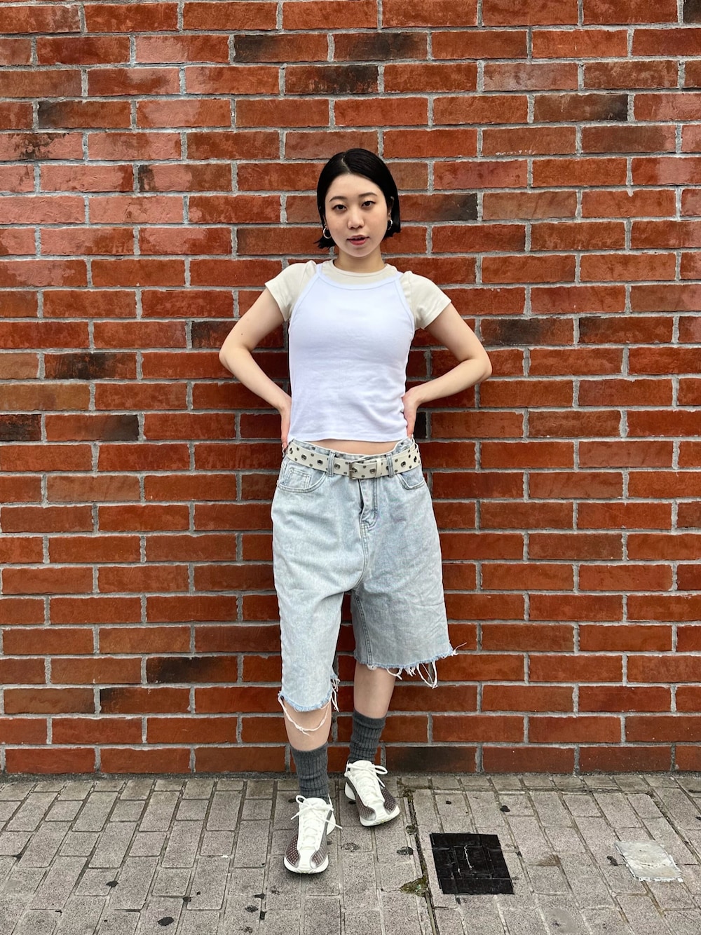 「デニム、デニムパンツ、ボーイズライク、メンズライク、ソックス、NIKE、NIKESuperfly、レイヤードスタイル、シアーソックス、nike、NIKEスニーカー、ハーフパンツ、夏コーデ」｜「NIKEのナイキ エア スーパーフライ ウィメンズシューズ / Nike Air Superfly Women's Shoes IB5824-100 Pale Ivory（スニーカー、ベージュ系）」を使った、Nike Yokohama Vivreさん（レディース・156cm）の夏コーディネートの1枚目の写真