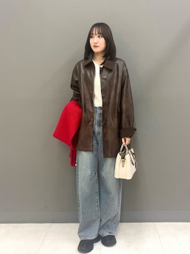 ブラウン系のアイテムを使った「コーデュロイジャケット」のレディース