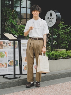 「NEAT（ニート）のアイテム（スラックス）」を使った、三木 克海さん（メンズ・175cm）の夏コーディネート