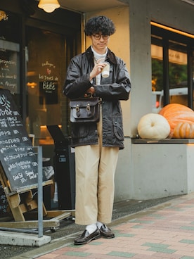 「アイテム（チノパンツ）」を使った、三木 克海さん（メンズ・175cm）の秋コーディネート