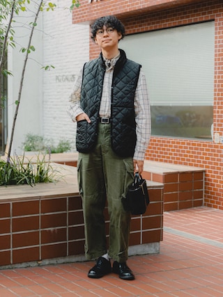 「LAVENHAM（ラベンハム）のMickfield Mens 22 Rc / ミックフィールド メンズ（ベスト）」を使った、三木 克海さん（メンズ・175cm）の秋コーディネート