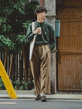 「NEAT（ニート）のアイテム（スラックス）」を使った、三木 克海さん（メンズ・175cm）の秋コーディネート