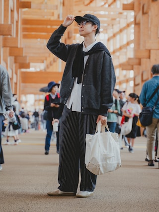 「YAECA（ヤエカ）のツールバッグ 中 - 18952（トートバッグ）」を使った、三木 克海さん（メンズ・175cm）の春コーディネート