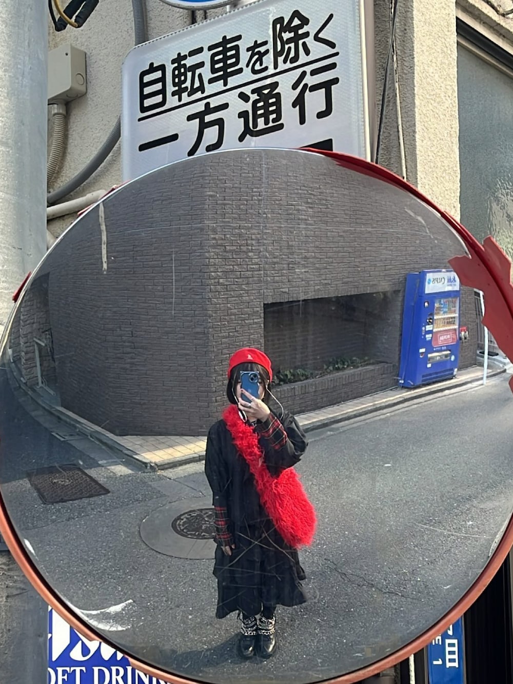 「お出かけコーデ、スカートコーデ、レイヤード、モードカジュアル、服飾学生」｜「jouetieのアシメヘムティアードスカート（スカート、ブラック系）」を使った、さといもさん（レディース・163cm）の冬コーディネートの1枚目の写真