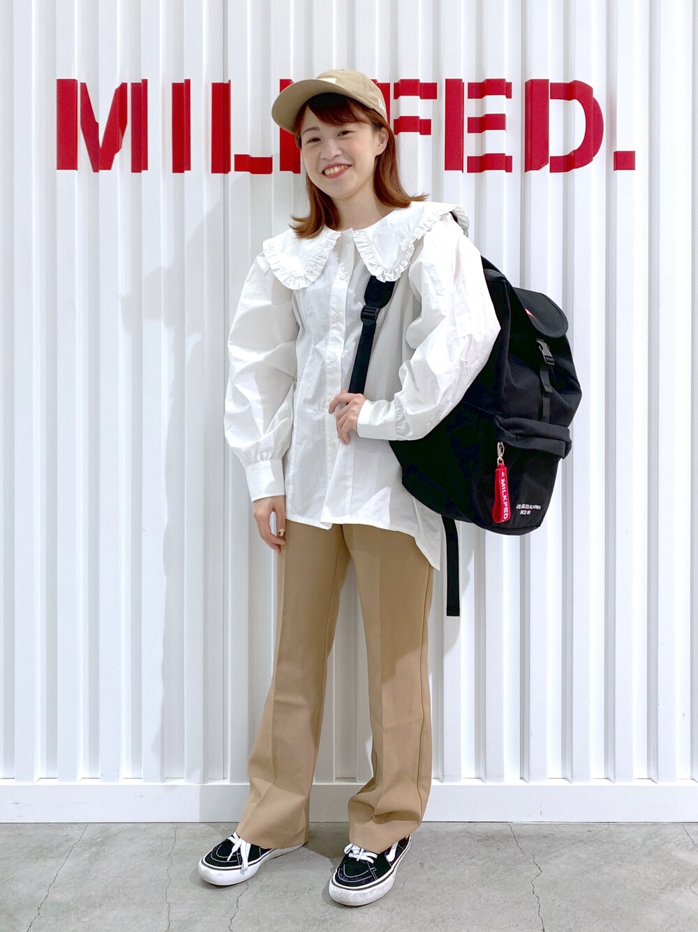 「大人カジュアル、シンプルコーデ、秋色、パンツスタイル、大人コーデ、休日スタイル、秋のコーデ、スニーカー、ベージュ、いいね、save、フォローお願いします🤑、MILKFED.、低身長、ミルクフェド、大人ガーリー、低身長コーデ」｜「MILKFED.のMILKFED. x NEW ERA BAR CAP（キャップ、ベージュ系）」を使った、よねちゃんさん（レディース・148cm）の秋コーディネートの1枚目の写真