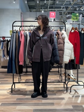 「CPCM（シーピーシーエム）のカーブスラックス（その他パンツ、ブラック系）」を使った、おきくさん（レディース・155cm）の春コーディネート