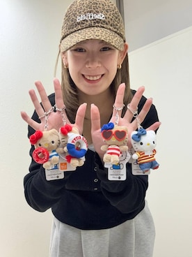 「Me%（ミィパーセント）の【HELLO KITTY】ぬいキーホルダー7　612280（キーホルダー、グレー系）」を使った、のん  さん（レディース・154cm）の冬コーディネート