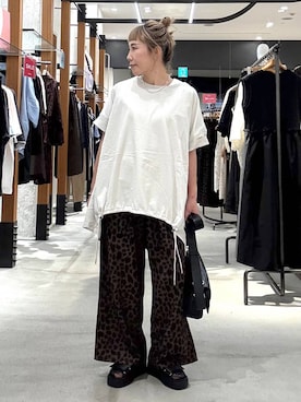 「LEPSIM（レプシィム）のレオパード柄パンツ　1043170（その他パンツ、イエロー系）」を使った、ピーコ✌︎さん（レディース）の夏コーディネート