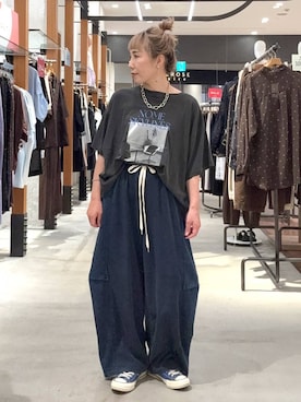「LEPSIM（レプシィム）のデニムドッキングパンツ　1023674（デニムパンツ、ブルー系）」を使った、ピーコ✌︎さん（レディース）の夏コーディネート