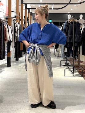 「LEPSIM（レプシィム）の《リネンライクドライシリーズ》ギャザーワイドパンツ　638911（その他パンツ、ベージュ系）」を使った、ピーコ✌︎さん（レディース）の夏コーディネート