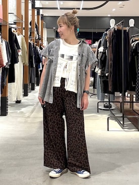「LEPSIM（レプシィム）のレオパード柄パンツ　1043170（その他パンツ、イエロー系）」を使った、ピーコ✌︎さん（レディース）の夏コーディネート