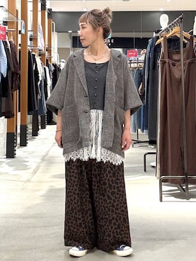 「LEPSIM（レプシィム）のレオパード柄パンツ　1043170（その他パンツ、イエロー系）」を使った、ピーコ✌︎さん（レディース）の夏コーディネート
