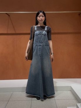 「Whim Gazette（ウィムガゼット）のオーバーオールスカート（ジャンパースカート、ブルー系）」を使った、gotoさん（レディース・159cm）の春コーディネート