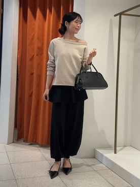 「Whim Gazette（ウィムガゼット）のオフショル刺繍プルオーバー（スウェット、ベージュ系）」を使った、gotoさん（レディース・159cm）の冬コーディネート