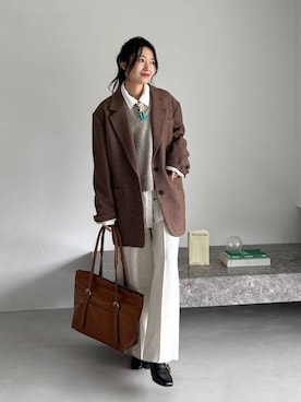 「アイテム（バンダナ/スカーフ、ベージュ系）」を使った、cossyさん（レディース・155cm）の秋コーディネート