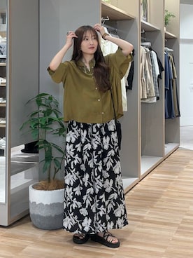 「GLOBAL WORK（グローバルワーク）のシルキータッチシアーシャツ5分袖/636672（シャツ/ブラウス、グリーン系）」を使った、cossyさん（レディース）の夏コーディネート