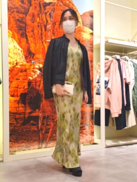 「Desigual（デシグアル）の【Desigual×Collina Strada】BURBANKCOLLINA ワンピースストラップ 花柄（ワンピース、グリーン系）」を使った、Desigual 北九州STAFFさん（レディース・165cm）の春コーディネート