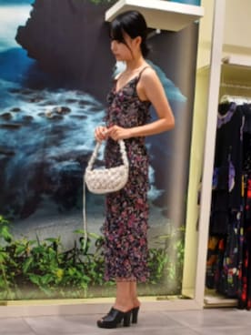 「アイテム（ボディバッグ/ウエストポーチ）」を使った、Desigual 北九州STAFFさん（レディース・165cm）の秋コーディネート