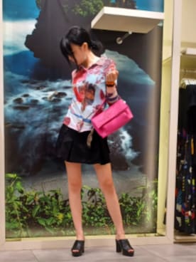 「アイテム（ボディバッグ/ウエストポーチ）」を使った、Desigual 北九州STAFFさん（レディース・165cm）の秋コーディネート