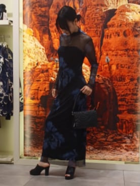 「アイテム（ボディバッグ/ウエストポーチ）」を使った、Desigual 北九州STAFFさん（レディース・165cm）の秋コーディネート